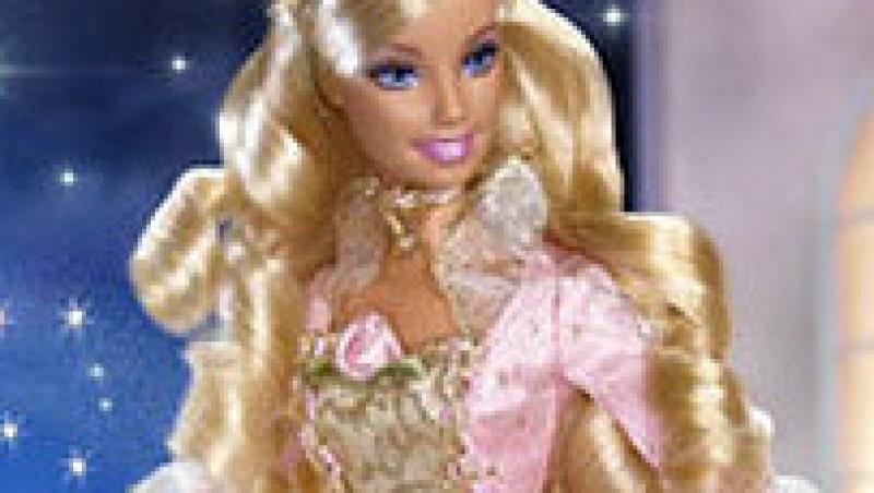 Clasica papusa Barbie - un model negativ pentru fetite?