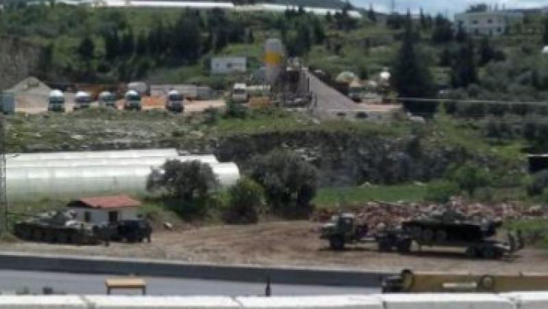 Armata siriana a intrat cu tancurile in Banias. Locuitorii formeaza scuturi umane