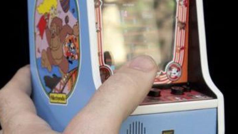 Mini Donkey Kong - un aparat vintage de jocuri, recreat la scara mica