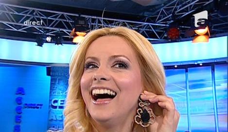 VIDEO! Simona Gherghe a probat cercei in direct!