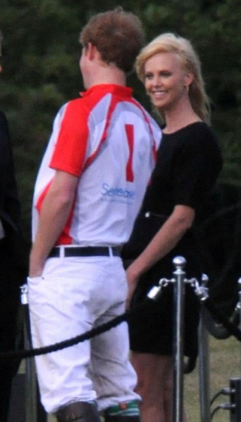 Charlize Theron si Printul Harry, flirt pe terenul de polo?