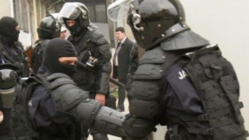Perchezitii in Roman si Suceava: Un politist, retinut pentru contrabanda cu tigari