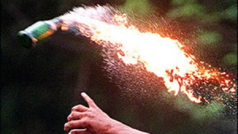 Franta: O tabara de romi a fost atacata cu cocteiluri Molotov