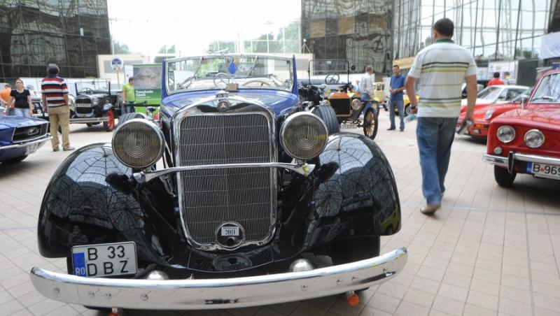 GALERIE FOTO: Bucharest Classic Car Show - Istorie pe 4 roti