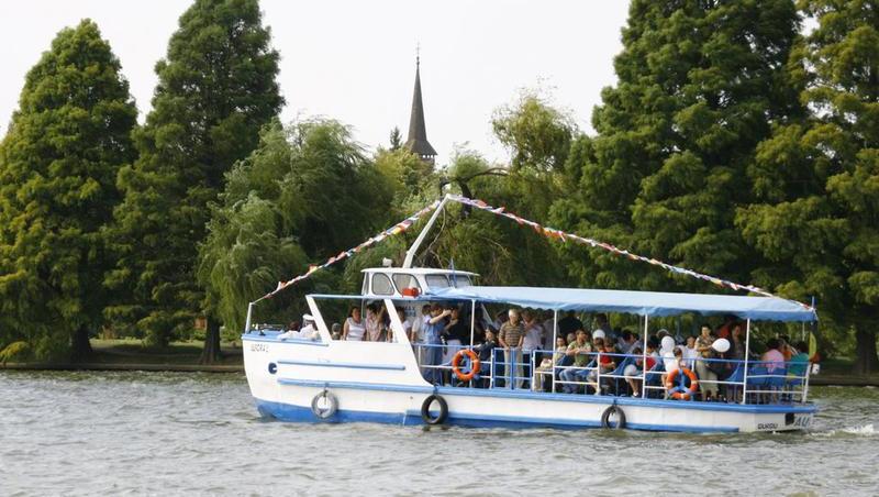 Duminica se circula gratuit cu vaporasul pe Lacul Herastrau
