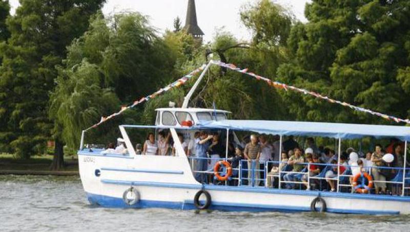 Duminica se circula gratuit cu vaporasul pe Lacul Herastrau