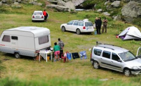 Studiu: Romanii prefera sa mearga in vacanta in Romania, cu masina proprie