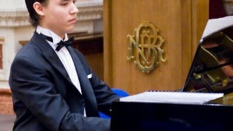VIDEO! Pianist, compozitor si dirijor la doar 16 ani!