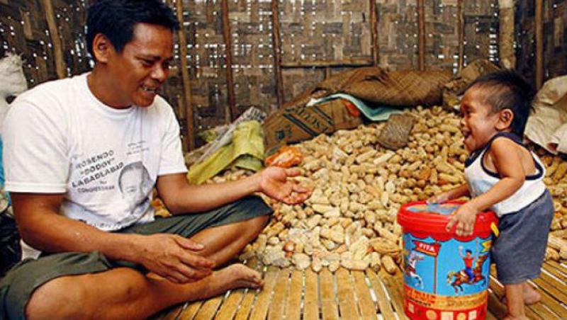 VIDEO! Filipinezul Junrey Balawing este cel mai pitic om din lume