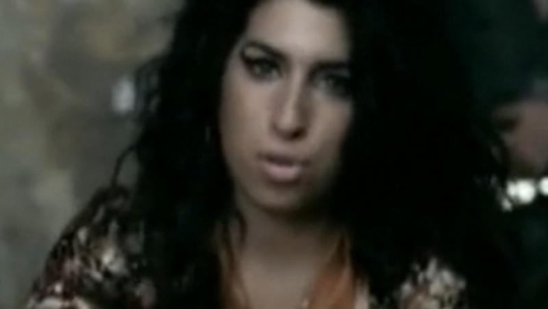 VIDEO! Ascundeti bautura, vine Amy Winehouse!