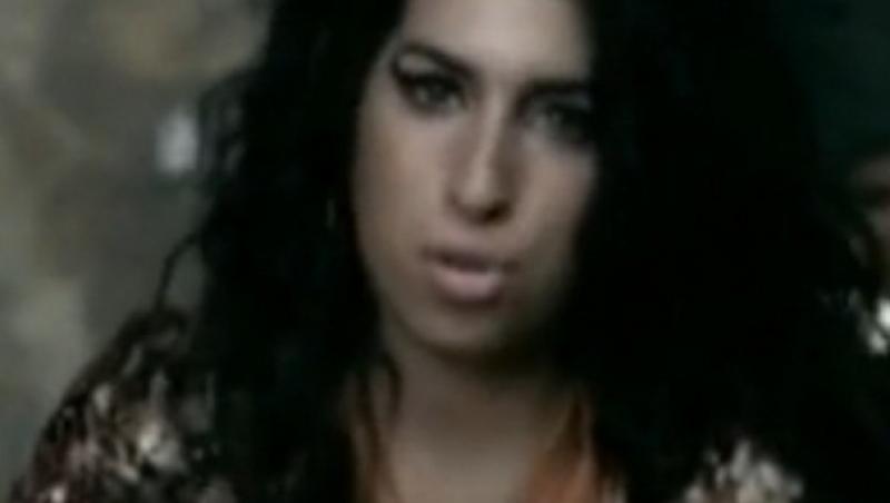 VIDEO! Ascundeti bautura, vine Amy Winehouse!