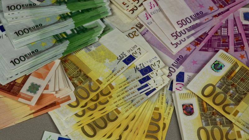 Adoptarea monedei euro, amanata de statele est-europene. Romania vrea sa treaca la euro in 2015