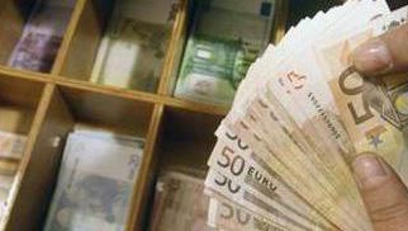 Adoptarea monedei euro, amanata de statele est-europene. Romania vrea sa treaca la euro in 2015