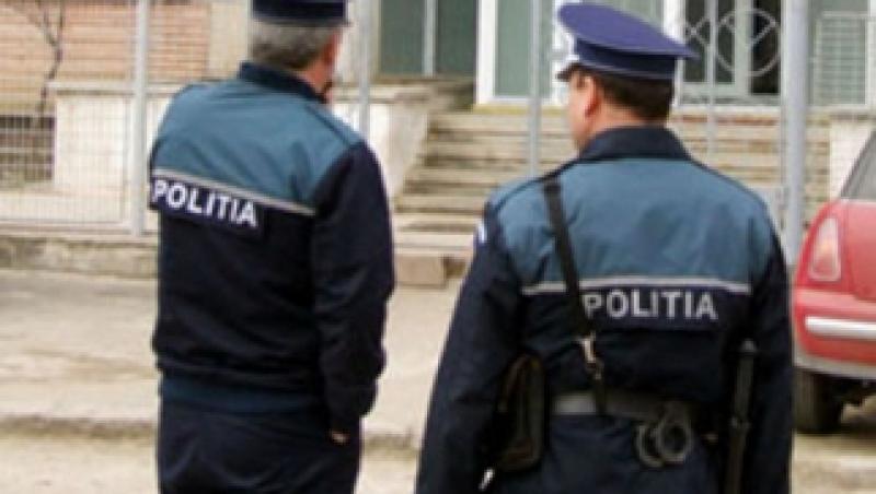 Patru barbati deghizati in politisti au jefuit o familie din Capitala