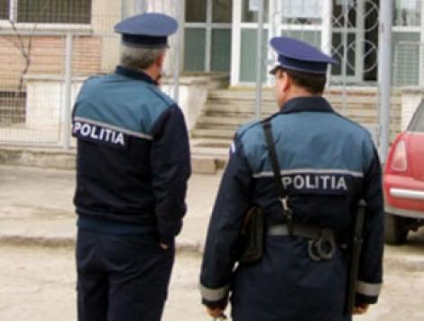Patru barbati deghizati in politisti au jefuit o familie din Capitala