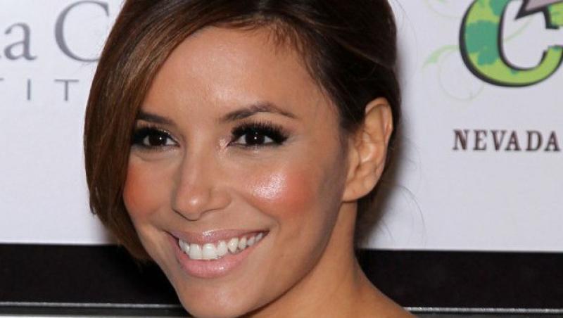 Victoria Beckham o vrea nasa pe Eva Longoria