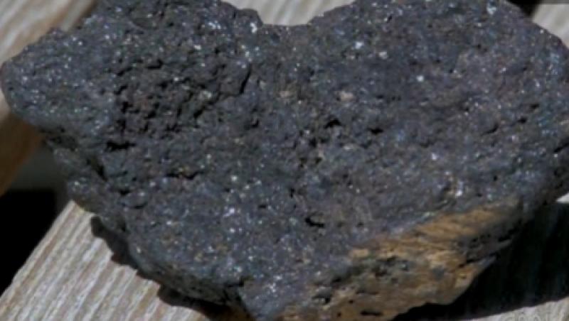 Un american a descoperit in curtea casei un meteorit in forma de inima