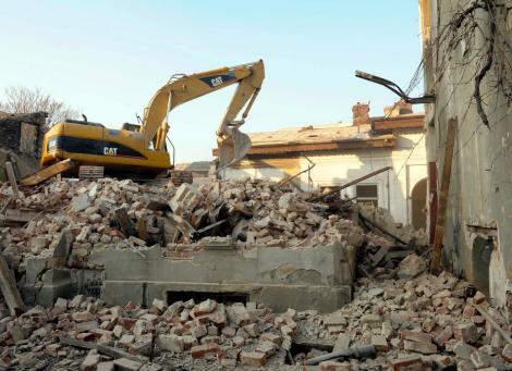 Bucuresti: Un zid a cazut peste sase muncitori