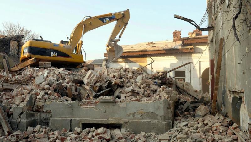Bucuresti: Un zid a cazut peste sase muncitori