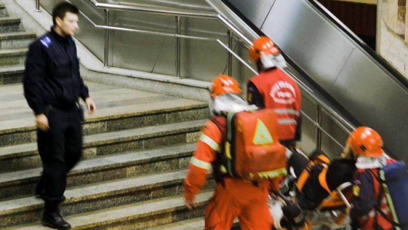 Tavan cazut peste metrou, in statia Piata Unirii 2. Pasagerii au fost evacuati