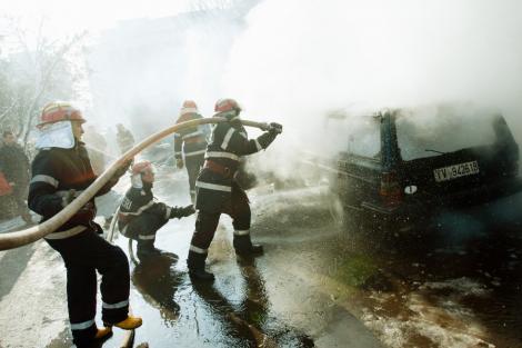 Studiu Gfk: Romanii au cea mai mare incredere in pompieri. La polul opus, politicienii