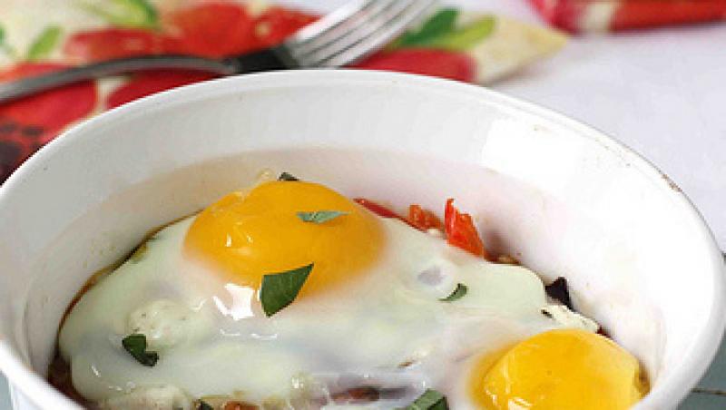 Reteta zilei: oua coapte cu praz cremos