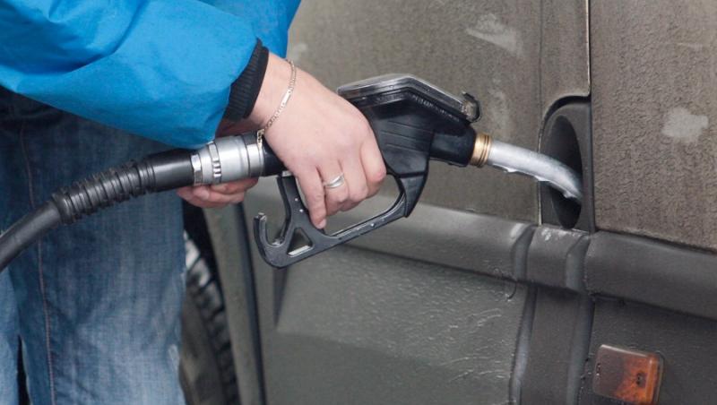 Pretul carburantilor creste din nou: + 7-10 bani/litru!