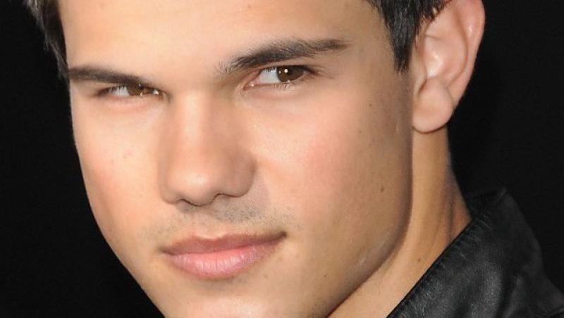 VIDEO! Taylor Lautner se lupta ca un baiat rau!