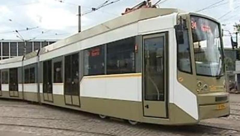 Vezi cel mai modern tramvai din Bucuresti! Va circula pe linia 34, cea care traverseaza Pasajul Basarab