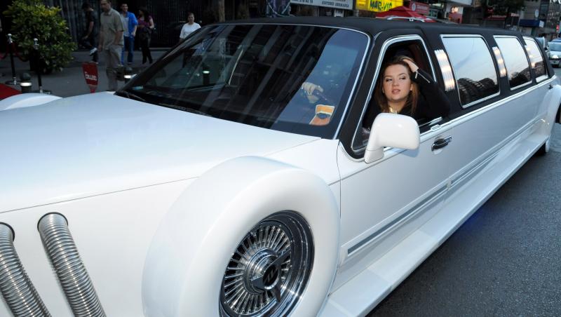 FOTO! Toni Cottura si Raluka D. au filmat la Bucuresti in limuzina lui Lady Gaga