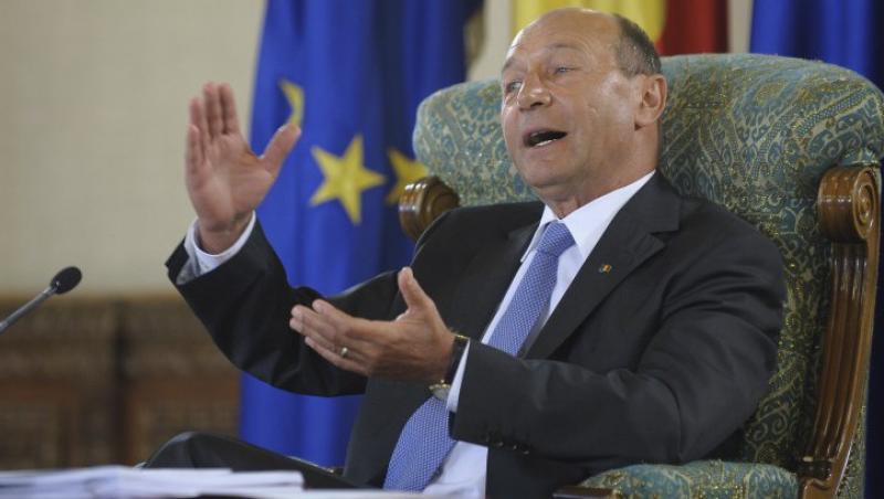 Basescu a discutat cu Puterea despre reorganizarea tarii si modificarea Constitutiei