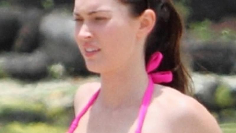 FOTO! Megan Fox, seducatoare in costum de baie