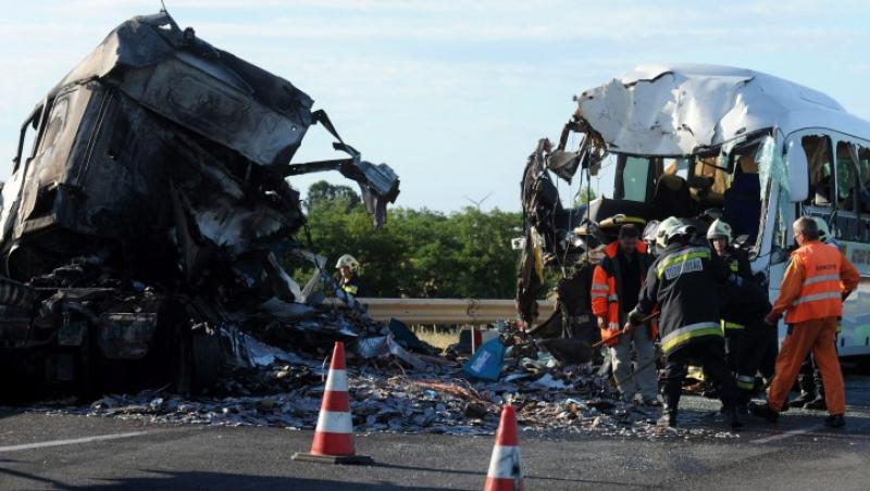 Ungaria: 5 romani morti si zeci de raniti, intr-un accident cu un autocar