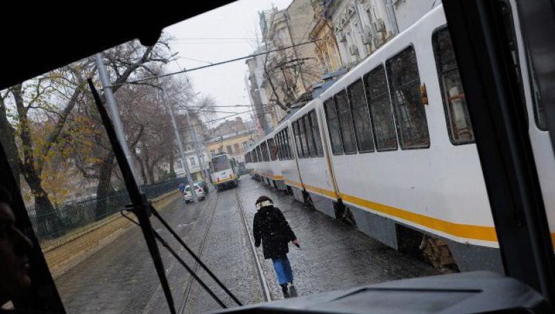 Un tramvai a deraiat in Bucuresti, la intersectia dintre Calea Calarasi si Delea Noua