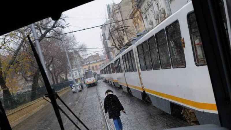 Un tramvai a deraiat in Bucuresti, la intersectia dintre Calea Calarasi si Delea Noua