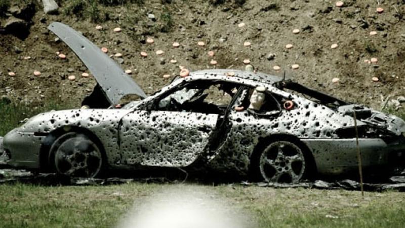 VIDEO! Porsche 911 ciuruit de 10.000 de gloante!