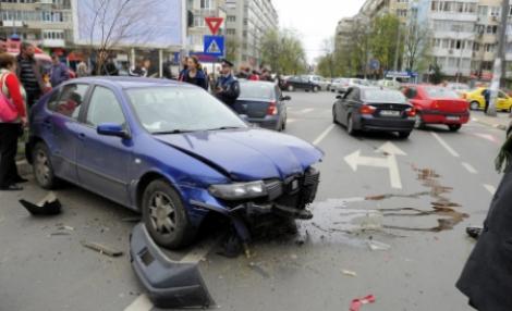 Bucuresti: Accident rutier in care a fost implicata si o masina a ambasadei SUA
