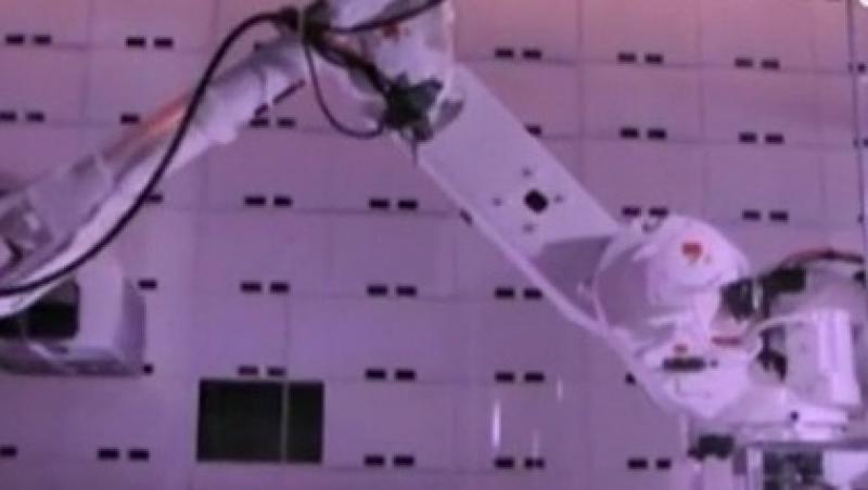 VIDEO! Hotel din New York, dotat cu robot special care se ocupa de bagajele clientilor
