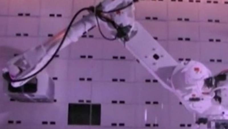 VIDEO! Hotel din New York, dotat cu robot special care se ocupa de bagajele clientilor