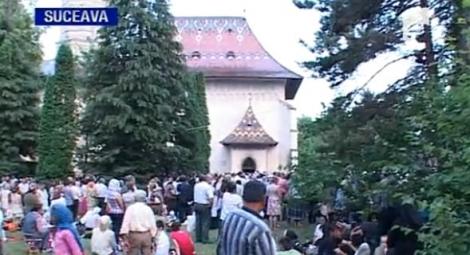 VIDEO! Sarbatoarea nasterii Sfantului Ioan Botezatorul a adunat mii de pelerini la Suceava