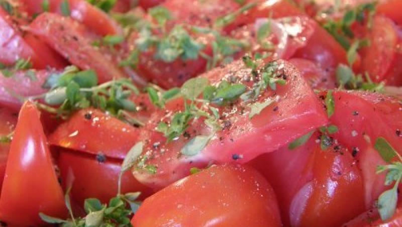 Reteta de post a zilei: salata de vara cu rosii si hrean