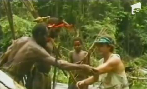 Imagini emotionante: Intalnirea unui trib din Papua Noua Guinee cu civilizatia