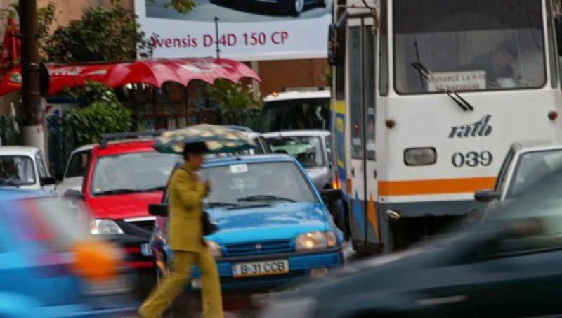 Bucuresti: Tramvaie blocate din cauza apei acumulate pe sosea