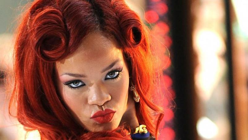 VIDEO! Rihanna a cazut, din nou, pe scena
