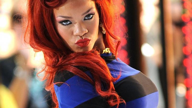 VIDEO! Rihanna a cazut, din nou, pe scena