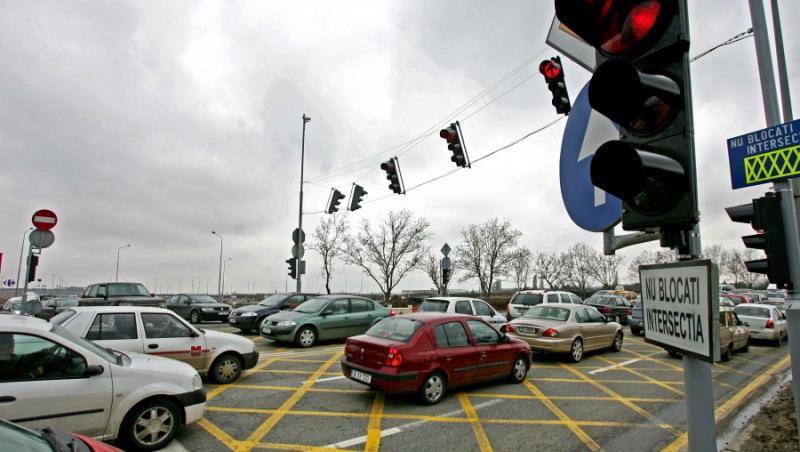 Capitala: Mai multe zone din trafic blocate din cauza unor defectiuni la semafoare