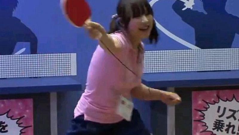 VIDEO! Ping-pong fara partener si...minge