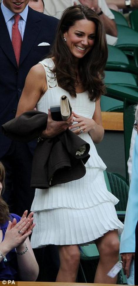 Vezi ce a purtat Ducesa de Cambridge la Wimbledon!
