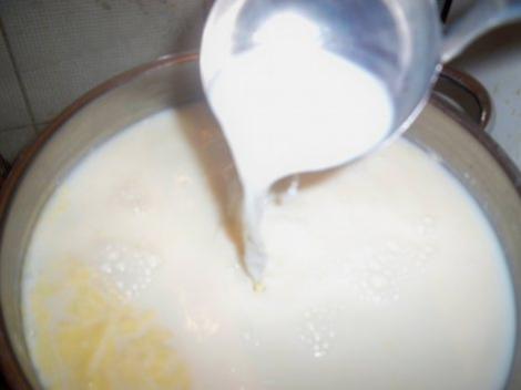Politistii au confiscat peste 600 de litri de lapte stricat, vandut direct din strada