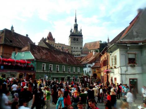 Cavaleri si printese la Festivalul Medieval Sighisoara